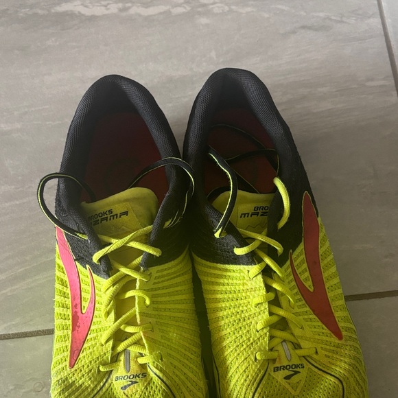 Brooks Men's Mazama Size 10.5 Vibrant Yellow and Red Athletic Shoes - Picture 5 of 11